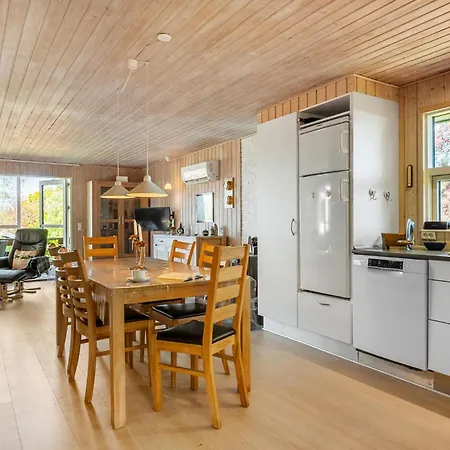 3 Bedroom In Nyaraló Farsø